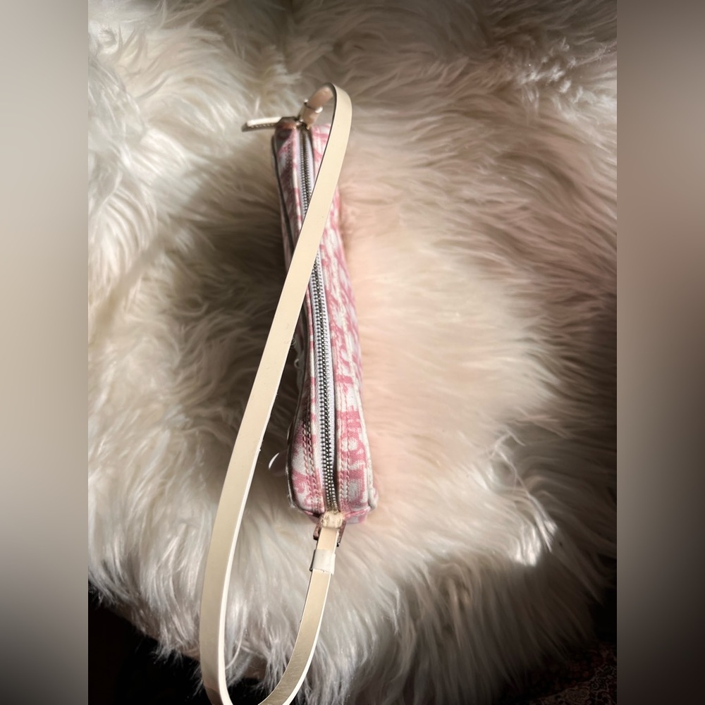 Dior By John Galliano 🎀💕✨ 👧
RARE ‼️
CHRISTIAN DIOR
Monogram Girly Pochette Pink - Picture 14 of 16